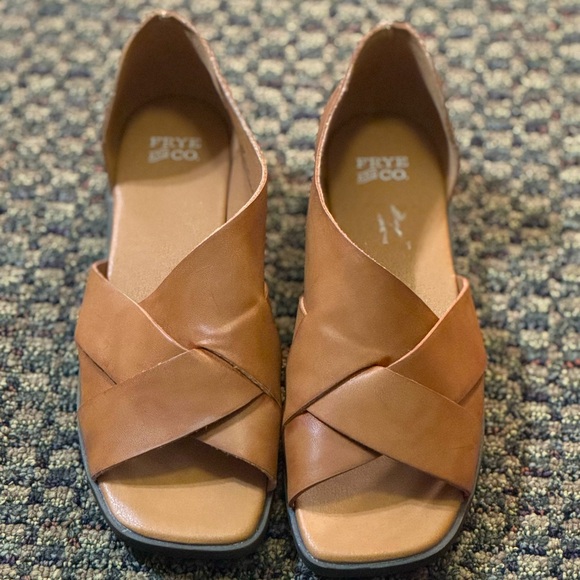 Like New Frye & Co Tulia Sandals Size 8 - Picture 1 of 5